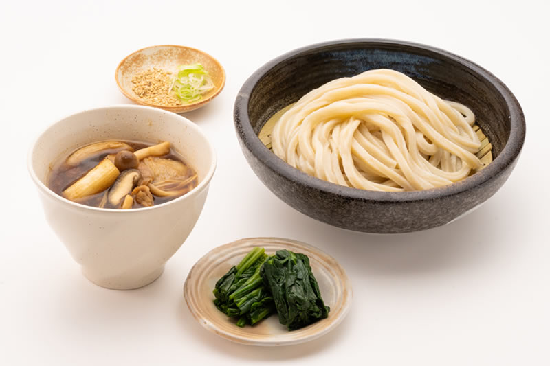 たっぷりきのこの肉汁うどん～川越産ほうれん草添え～